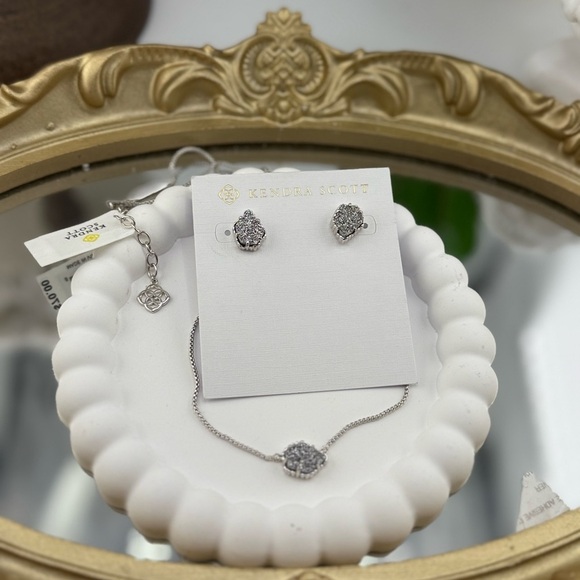 Kendra Scott Emilie Silver Jewelry Set – Necklace & Earrings ✨ - Picture 4 of 5